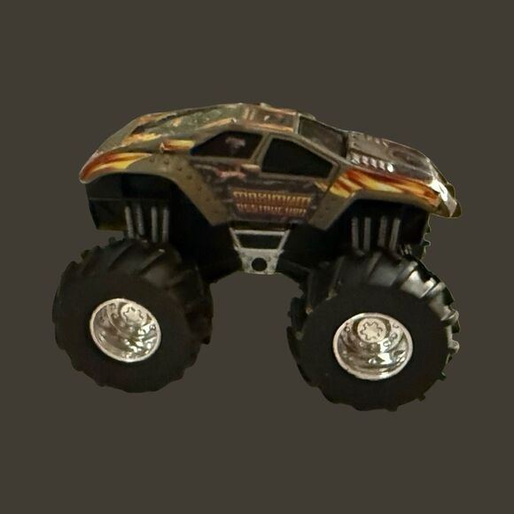 Hot Wheels Maximum Destruction Rev N Go Friction Monster Truck 1:43 - Picture 3 of 10